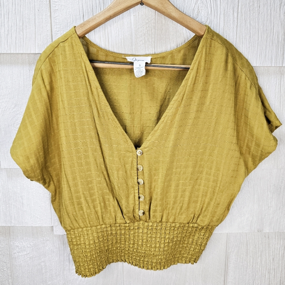 🕊️ *NWOT* Japna Mustard V-neck Top size Small